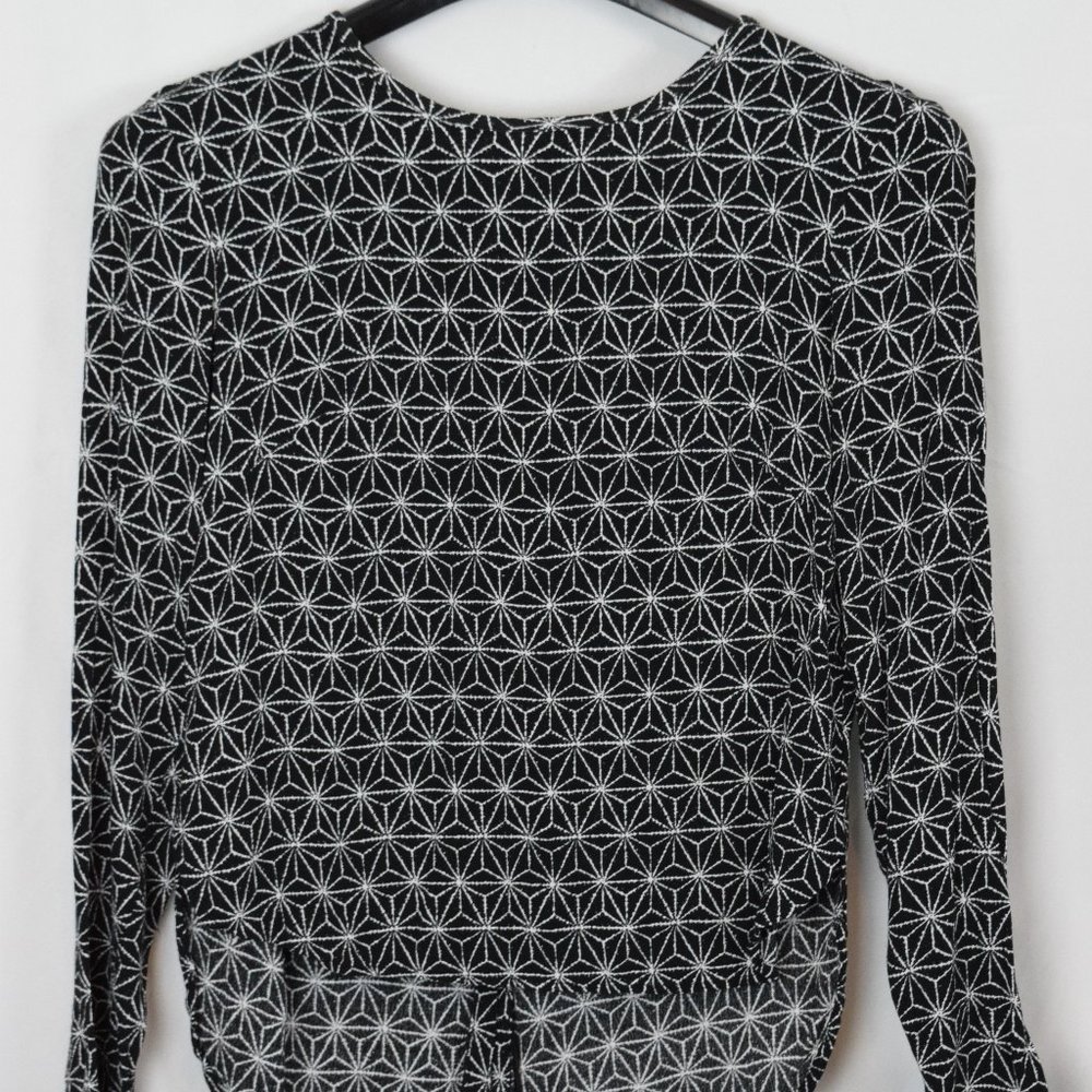 H&M Blouse Small XS Black Black Geometric Floral Pattern Button Back Long Sleeve
